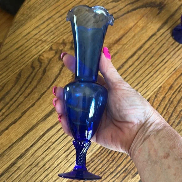 Elegant vintage Cobalt Blue Glass Vase Set of 3 - Picture 4 of 7